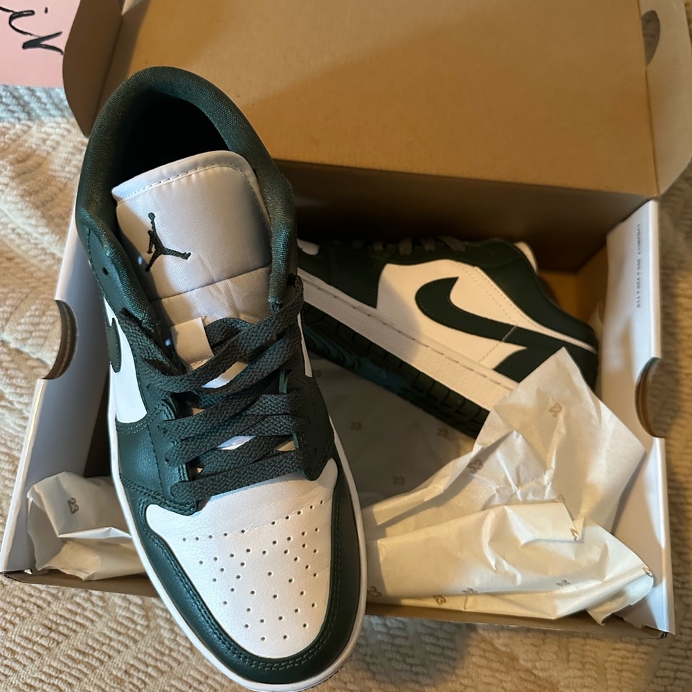 Green and white in perfect condition